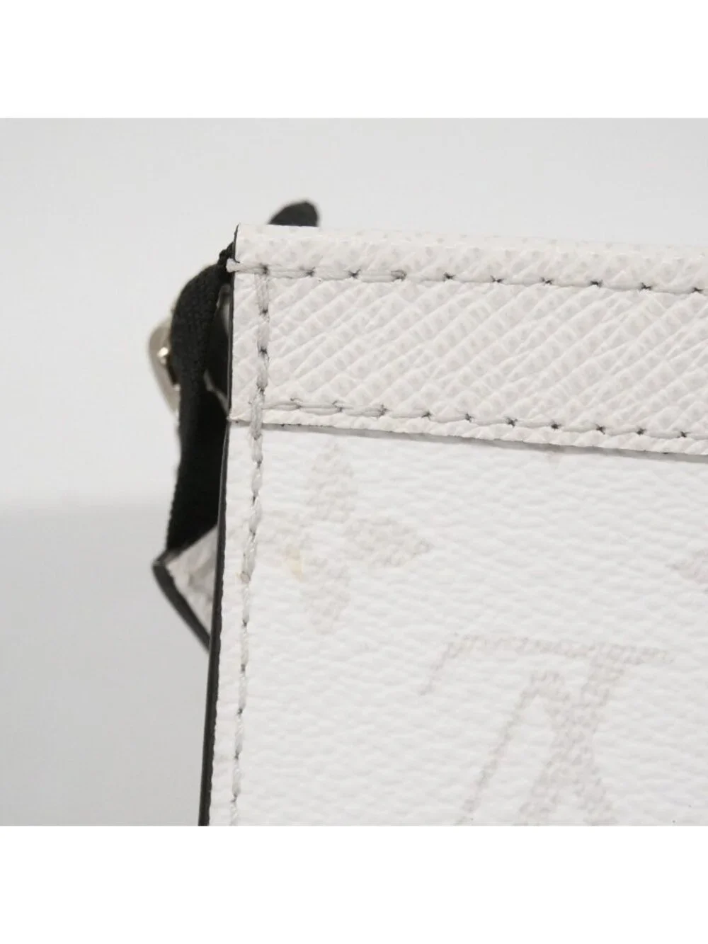 Louis Vuitton Shoulder Bag Taigarama Gaston Wearable Wallet Blanc